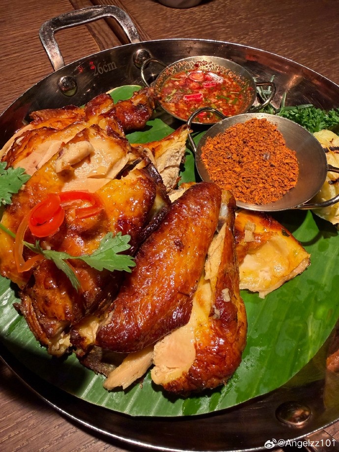 Angel赛后晒聚餐图：大家冬至快乐！德杯三连胜了来吃个泰料