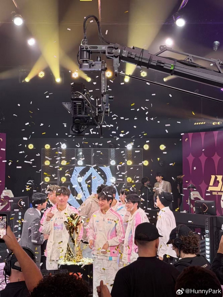 BLG翻译谈先锋赛心路历程：带着荣耀踏上归途，暂别这段热血征程